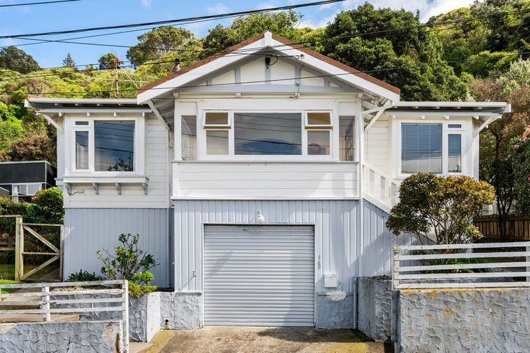 Photo of property in 162 Sutherland Road, Lyall Bay, Wellington, 6022