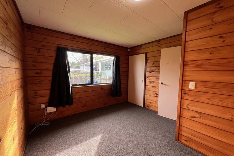 Photo of property in 1/286 Wairau Road, Glenfield, Auckland, 0629