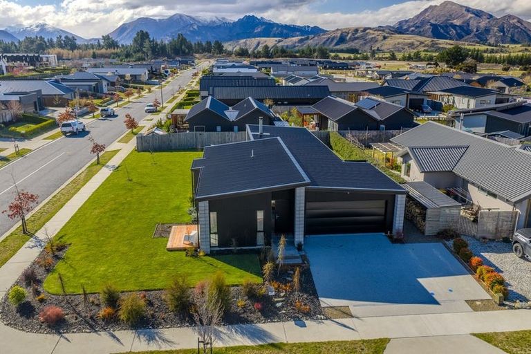 Photo of property in 20 Pounamu Avenue, Albert Town, Wanaka, 9305