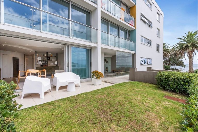Photo of property in Seaview Apartments, 3/64 Milford Road, Milford, Auckland, 0620