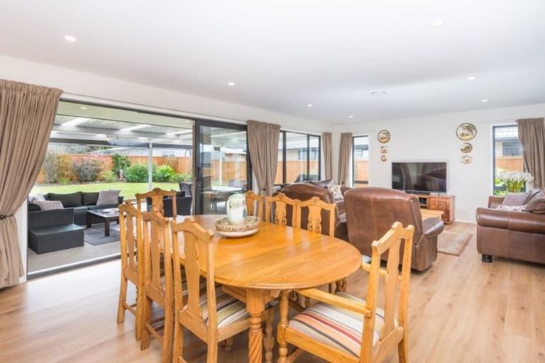 Photo of property in 26 Jelas Drive, Riverhead, 0820