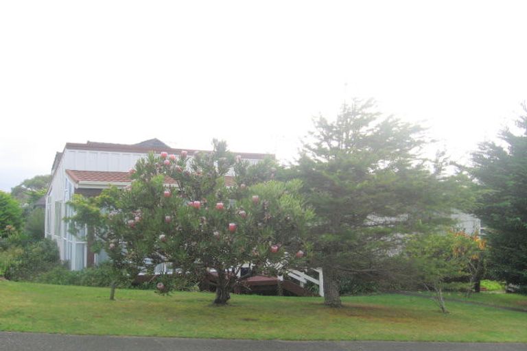 Photo of property in 1 Latitude Close, Whitby, Porirua, 5024