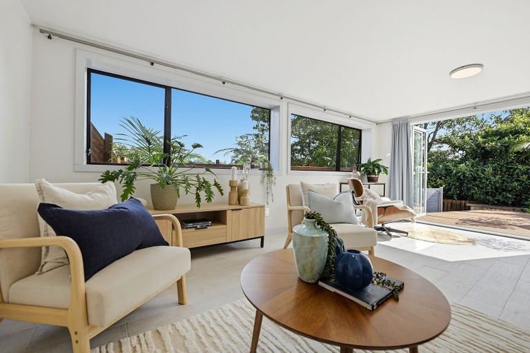 Photo of property in 1/149 Eskdale Road, Birkdale, Auckland, 0626
