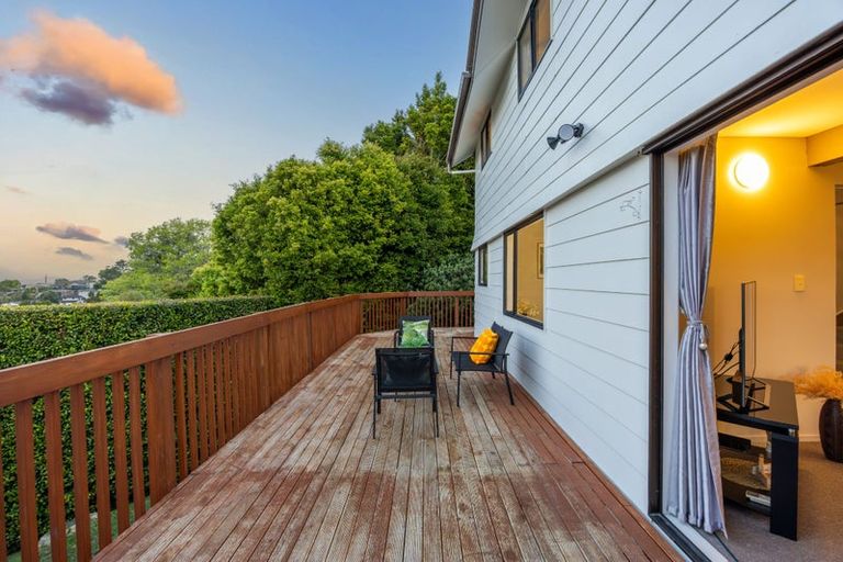 Photo of property in 2/70 Ayton Drive, Totara Vale, Auckland, 0629