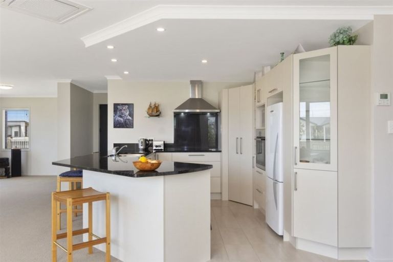 Photo of property in 9 Hiria Crescent, Papamoa Beach, Papamoa, 3118
