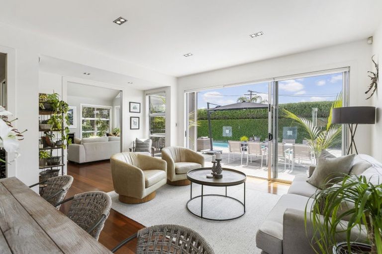 Photo of property in 2/51 Beach Road, Mellons Bay, Auckland, 2014