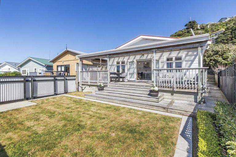 Photo of property in 3 Endeavour Street, Lyall Bay, Wellington, 6022