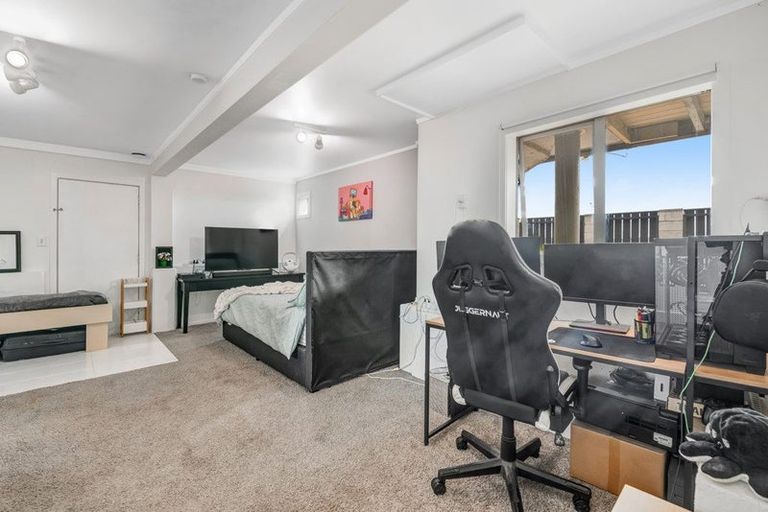 Photo of property in 12 Makiri Street, Helensville, 0800