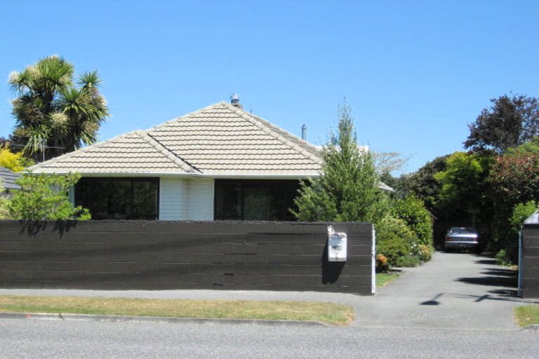 Photo of property in 2/365 Avonhead Road, Avonhead, Christchurch, 8042