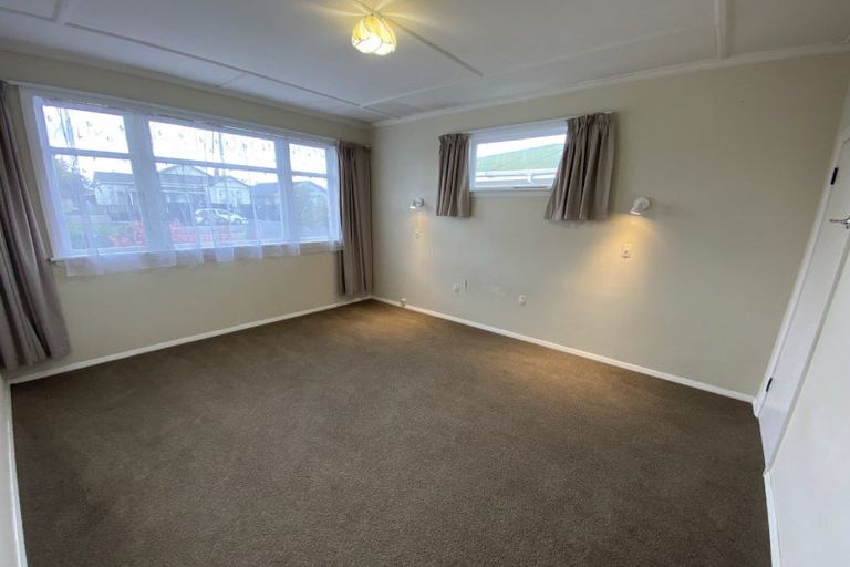 Photo of property in 85 Featherston Street, Takaro, Palmerston North, 4412