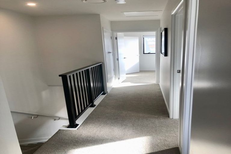 Photo of property in 4/35 Garadice Road, Rothesay Bay, Auckland, 0630