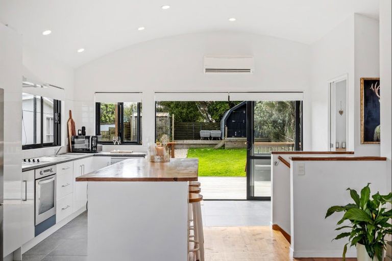 Photo of property in 8 Brigitte View, Snells Beach, 0920