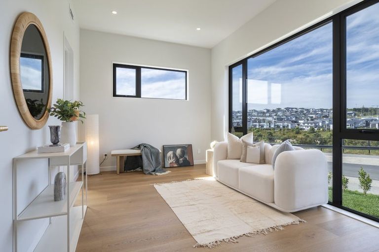 Photo of property in 52 Streamview Way, Long Bay, Auckland, 0630