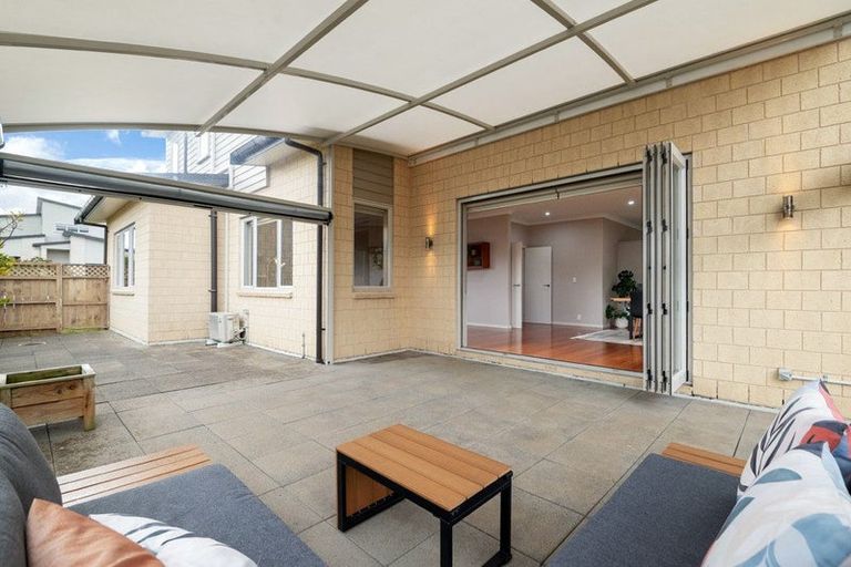 Photo of property in 42 Laurel Oak Drive, Schnapper Rock, Auckland, 0632