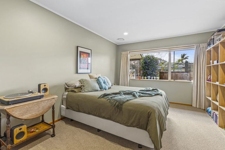 Photo of property in 48 Settlers Grove, Orewa, 0931
