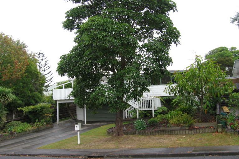 Photo of property in 1/56 Lavery Place, Sunnynook, Auckland, 0632