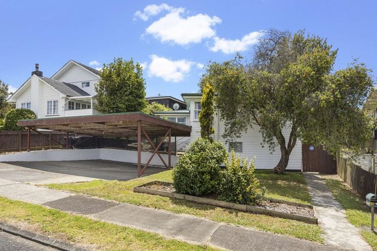 Photo of property in 38 Chatsworth Crescent, Pakuranga Heights, Auckland, 2010