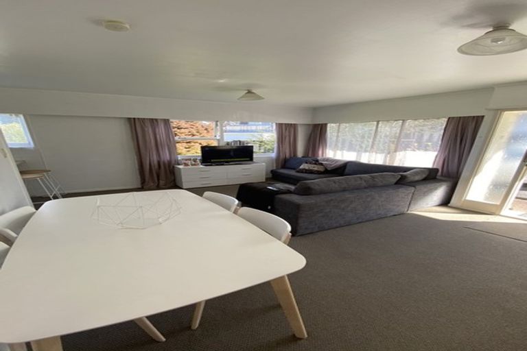 Photo of property in 2/219 Forrest Hill Road, Forrest Hill, Auckland, 0620