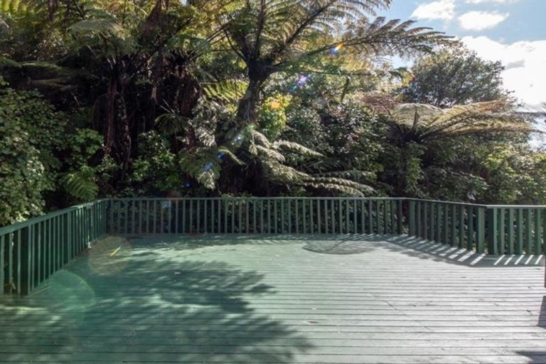 Photo of property in 117 Churton Drive, Churton Park, Wellington, 6037