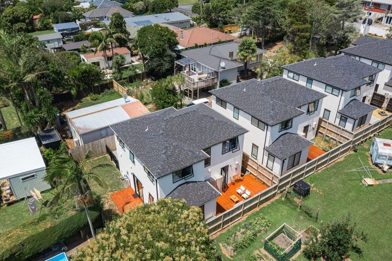 Photo of property in 27d Taipari Road, Te Atatu Peninsula, Auckland, 0610