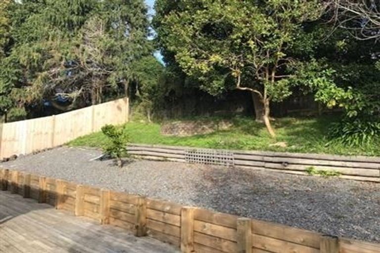 Photo of property in 6 Celeste Place, Totara Vale, Auckland, 0627