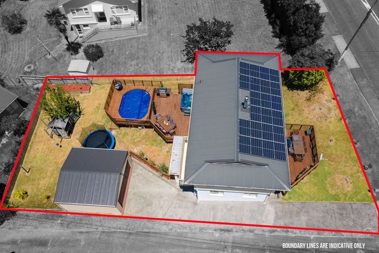 Photo of property in 112 Lincoln Park Avenue, Massey, Auckland, 0614