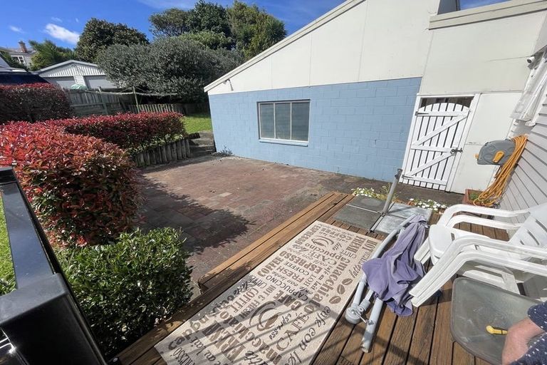 Photo of property in 8 Miro Place, Waiuku, 2123