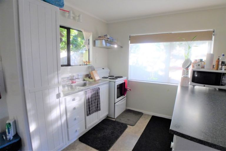 Photo of property in 23 Flaunty Place, West Harbour, Auckland, 0618