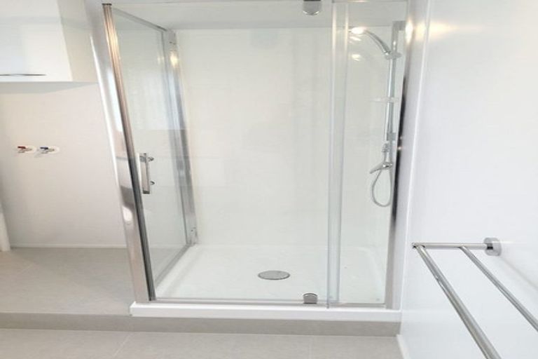 Photo of property in 5/320 Pakuranga Road, Pakuranga Heights, Auckland, 2010