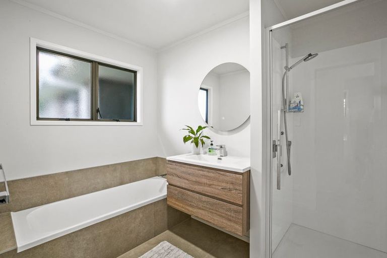 Photo of property in 62 Heta Road, Highlands Park, New Plymouth, 4312