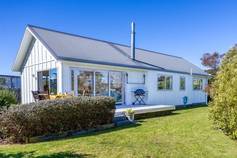 Photo of property in 11 Northcoast Place, Mangawhai Heads, Mangawhai, 0505