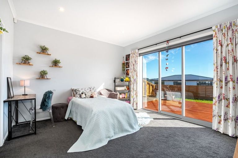 Photo of property in 3 Okataina Way, Aotea, Porirua, 5024