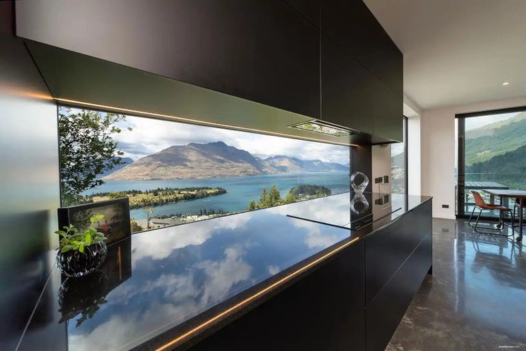 Photo of property in 29 Vancouver Drive, Queenstown, 9300