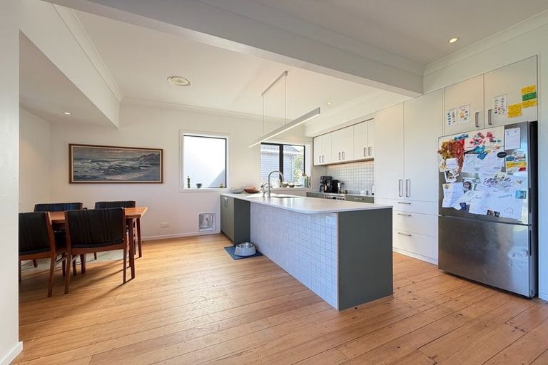 Photo of property in 25 Pirie Crescent, Moera, Lower Hutt, 5010