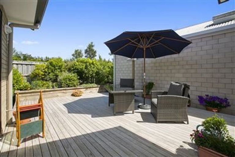 Photo of property in 48 Scoria Close, Pyes Pa, Tauranga, 3112