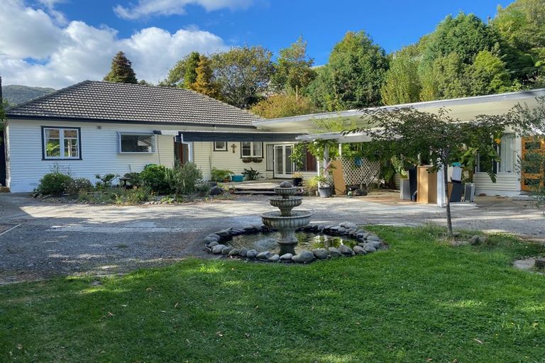 Photo of property in 35 Kopara Grove, Stokes Valley, Lower Hutt, 5019