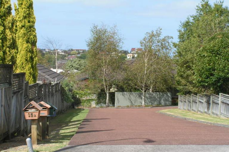 Photo of property in 2/15 La Roche Place, Northcote, Auckland, 0627