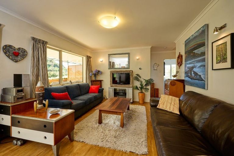 Photo of property in 17 Makura Road, Goose Bay, Kaikoura, 7374