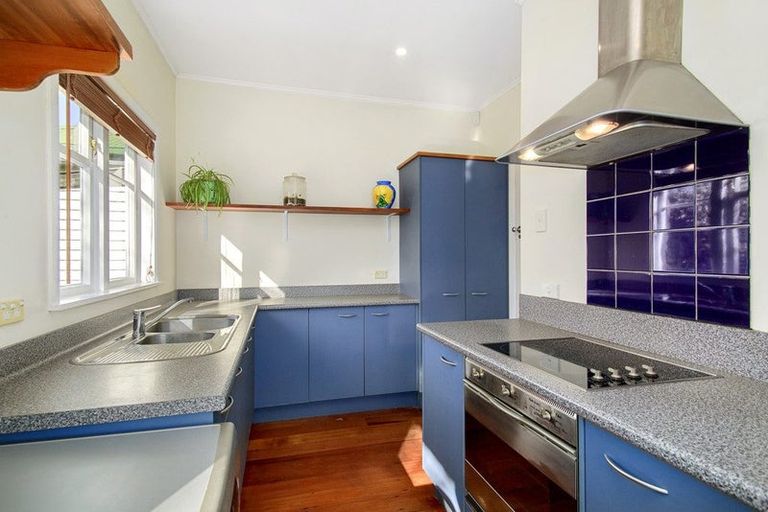 Photo of property in 1d Kereru Bend, Tawa, Wellington, 5028