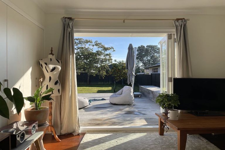 Photo of property in 28 Harbour View Road, Te Atatu Peninsula, Auckland, 0610