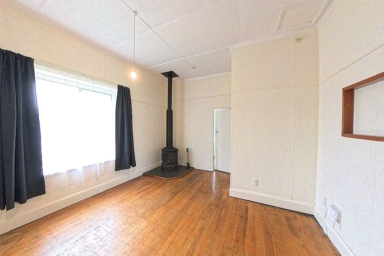 Photo of property in 4 Wood Street, Takaro, Palmerston North, 4410