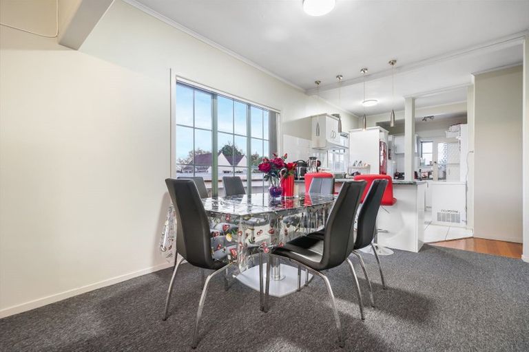 Photo of property in 17 Gray Avenue, Mangere East, Auckland, 2024