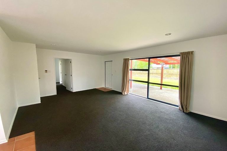 Photo of property in 186 Henderson Valley Road, Henderson, Auckland, 0612