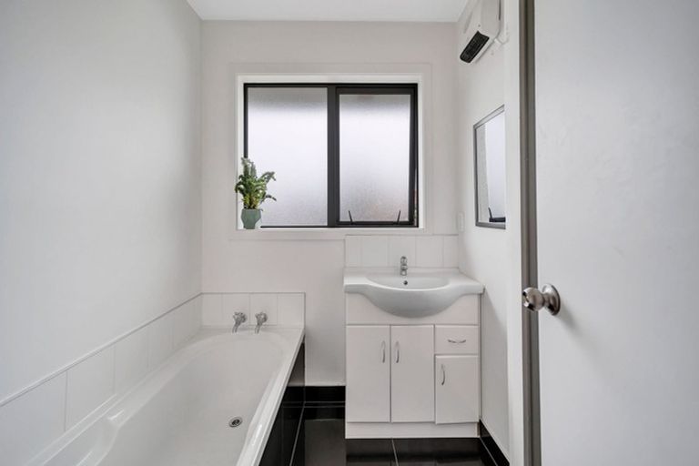 Photo of property in 35 Avro Crescent, Hornby, Christchurch, 8042