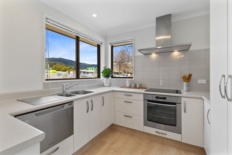 Photo of property in 2 Acorn Way, Stoke, Nelson, 7011