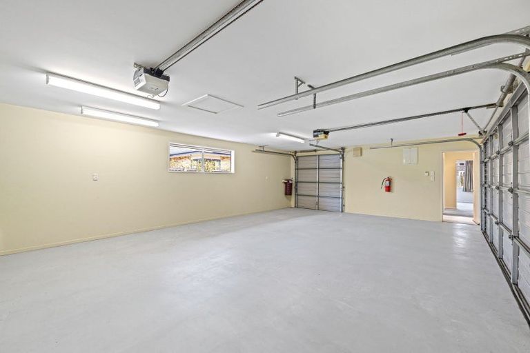 Photo of property in 64 Willowview Drive, Redwood, Christchurch, 8051