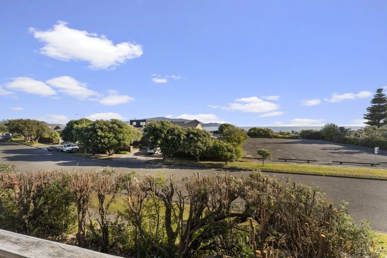 Photo of property in 3 Ara Kuaka, Waikanae Beach, Waikanae, 5036