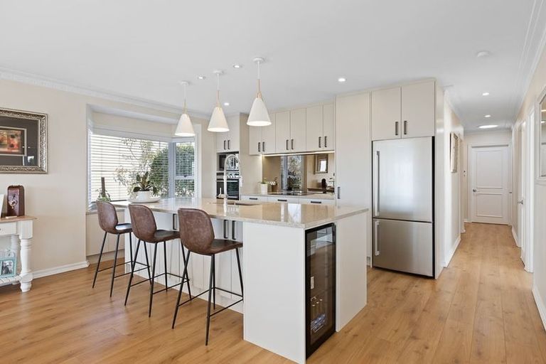 Photo of property in 1/4 Holt Avenue, Torbay, Auckland, 0630