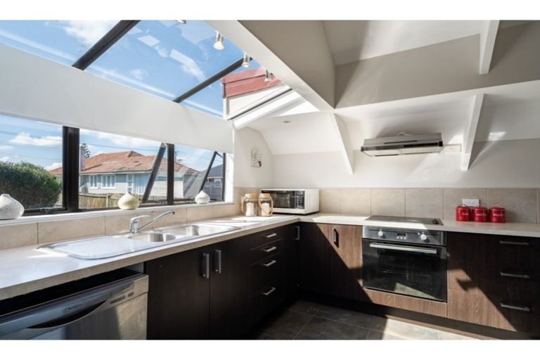 Photo of property in 121 Astley Avenue, New Lynn, Auckland, 0600