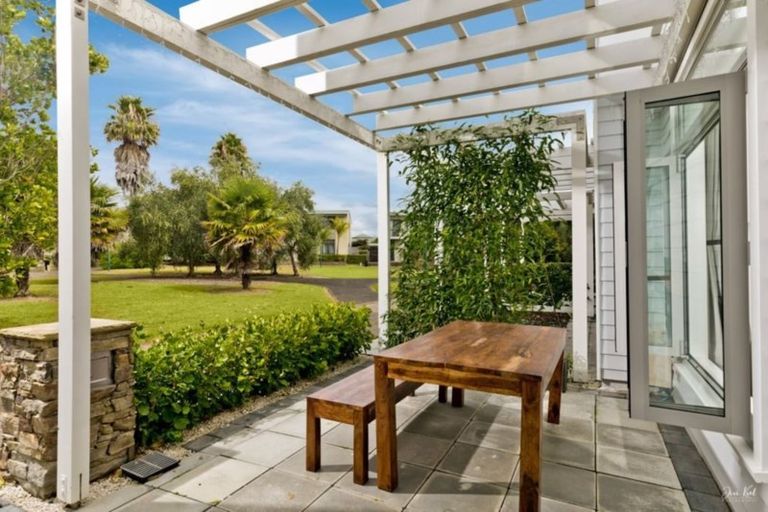 Photo of property in 36 Gunner Drive, Te Atatu Peninsula, Auckland, 0610